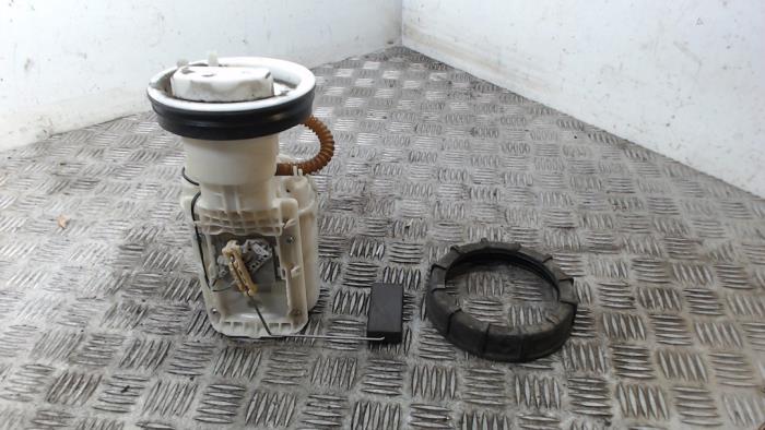 Gebruikte Tank element Pomp Volkswagen Polo IV (9N1/2/3) 1.2 12V Prijs € 36,75 Margeregeling aangeboden door Binckhorst BV