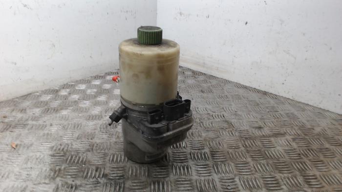 Gebruikte Servopomp Volkswagen Polo IV (9N1/2/3) 1.2 12V Prijs € 78,75 Margeregeling aangeboden door Binckhorst BV