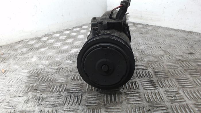 Gebruikte Aircopomp Volkswagen Polo IV (9N1/2/3) 1.2 12V Prijs € 47,25 Margeregeling aangeboden door Binckhorst BV