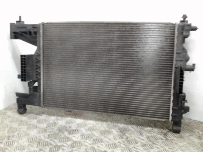 Gebruikte Radiateur Opel Astra J (PC6/PD6/PE6/PF6) 1.4 16V ecoFLEX Prijs € 31,50 Margeregeling aangeboden door Binckhorst BV