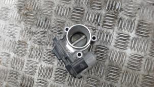 Gasklephuis van een Ford Fiesta 6 (JA8) 1.0 Ti-VCT 12V 65 2015