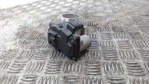 Gasklephuis van een Ford Fiesta 6 (JA8) 1.0 Ti-VCT 12V 65 2015