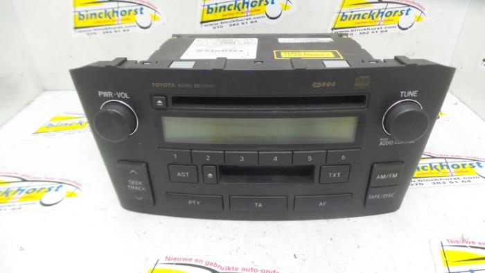 Radio CD Speler van een Toyota Avensis (T25/B1B) 1.8 16V VVT-i 2005