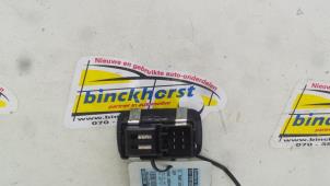 Gebruikte Raam schakelaar elektrisch Jeep Grand Cherokee (WK/WK2) 3.0 CRD V6 24V Prijs € 31,50 Margeregeling aangeboden door Binckhorst BV