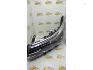Gebruikte Koplamp links Toyota Corolla (E15) 1.6 Dual VVT-i 16V Prijs € 131,25 Margeregeling aangeboden door Binckhorst BV