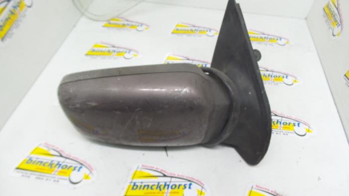 Buitenspiegel rechts van een Ford Sierra 1986