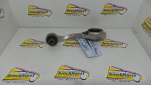 Gebruikte Versnellingsbak Steun Renault Twingo II (CN) 1.2 16V Prijs € 26,25 Margeregeling aangeboden door Binckhorst BV