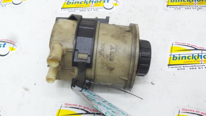 Gebruikte Servo Oliereservoir Renault Scénic I (JA) 1.9 dCi Prijs € 15,75 Margeregeling aangeboden door Binckhorst BV