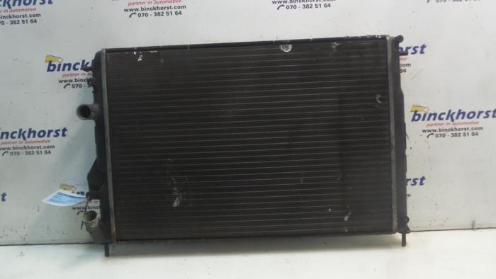 Gebruikte Radiateur Renault Scénic I (JA) 1.9 dCi Prijs € 36,75 Margeregeling aangeboden door Binckhorst BV