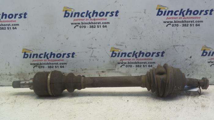 Gebruikte Aandrijfas links-voor Peugeot 307 SW (3H) 2.0 HDi 110 FAP Prijs € 26,25 Margeregeling aangeboden door Binckhorst BV
