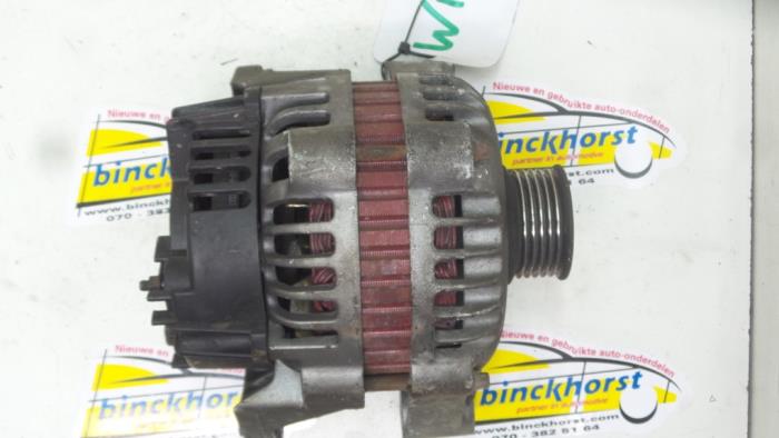 Dynamo van een Opel Zafira (F75) 2.0 DTI 16V 2000