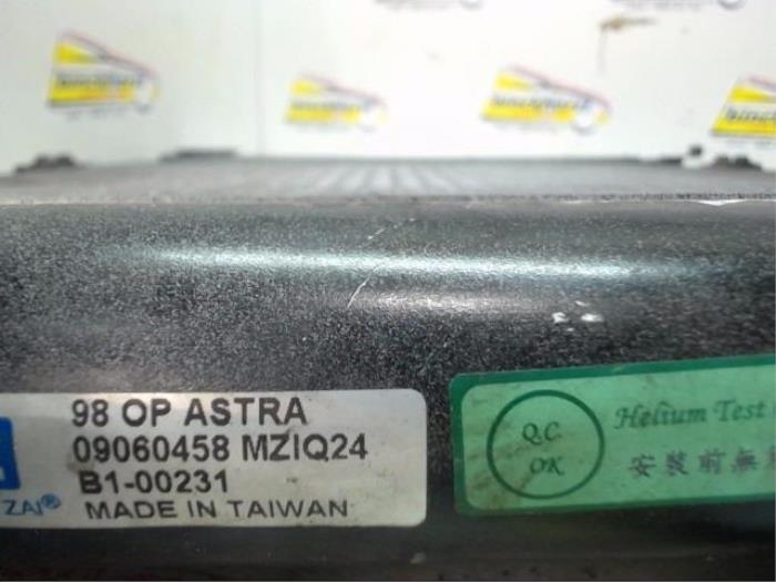 Radiateur Airco van een Opel Astra G (F08/48) 1.7 DTI 16V Eco4 2001