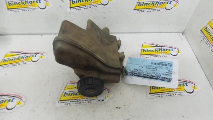 Gebruikte Servo Oliereservoir Renault Clio II (BB/CB) 1.4 Prijs € 15,75 Margeregeling aangeboden door Binckhorst BV