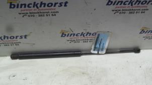 Gebruikte Kofferdekseldemper rechts-achter Ford Transit Prijs € 21,00 Margeregeling aangeboden door Binckhorst BV