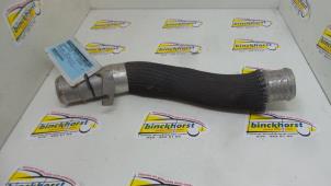 Gebruikte Intercooler Buis Jeep Grand Cherokee (WK/WK2) 3.0 CRD V6 24V Prijs € 42,00 Margeregeling aangeboden door Binckhorst BV