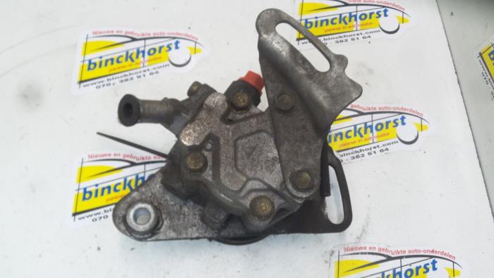 Stuurbekrachtiging Pomp van een Daihatsu Charade (G200/201/202/203/204) 1.3i TX/CX 16V 1998