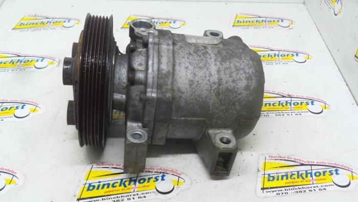 Pomp Airco van een Nissan Primera Traveller (WP11) 2.0 SRi 16V 1999