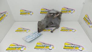 Gebruikte Steun stuurbekrachtigingspomp Ford Fusion 1.6 16V Prijs € 15,75 Margeregeling aangeboden door Binckhorst BV