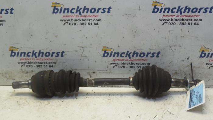 Gebruikte Steekas links-voor Opel Astra G (F08/48) 1.6 Prijs € 31,50 Margeregeling aangeboden door Binckhorst BV