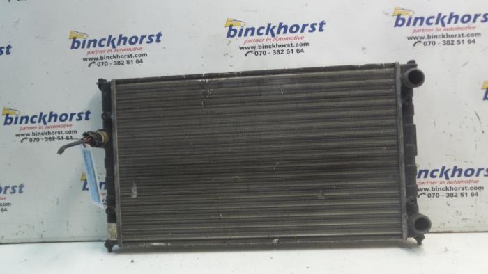 Gebruikte Radiateur Volkswagen Polo III Classic (6KV2) 1.6i 75 Prijs € 31,50 Margeregeling aangeboden door Binckhorst BV