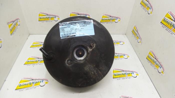 Rembekrachtiger van een Nissan X-Trail (T30) 2.2 dCi 16V 4x4 2006