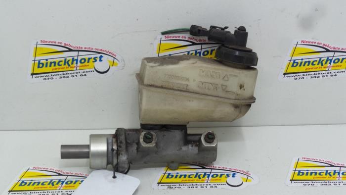 Gebruikte Hoofdremcilinder Renault Megane Break/Grandtour (KA) 1.4e Prijs € 26,25 Margeregeling aangeboden door Binckhorst BV