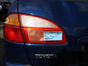 Gebruikte Achterlicht links Toyota Avensis (T22) 2.0 D-4D 16V Prijs € 42,00 Margeregeling aangeboden door Binckhorst BV
