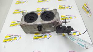 Gebruikte Brandstoffilterhuis Jeep Grand Cherokee (WK/WK2) 3.0 CRD V6 24V Prijs € 105,00 Margeregeling aangeboden door Binckhorst BV