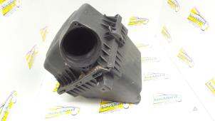 Gebruikte Luchtfilterhuis Jeep Grand Cherokee (WK/WK2) 3.0 CRD V6 24V Prijs € 52,50 Margeregeling aangeboden door Binckhorst BV