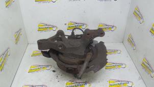 Gebruikte Fusee links-achter Chevrolet Nubira (J100) 2.0 16V Prijs € 52,50 Margeregeling aangeboden door Binckhorst BV