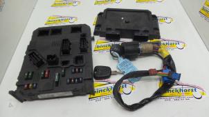 Gebruikte Kontaktslot + computer Peugeot 206 (2A/C/H/J/S) 1.9 D Prijs € 78,75 Margeregeling aangeboden door Binckhorst BV