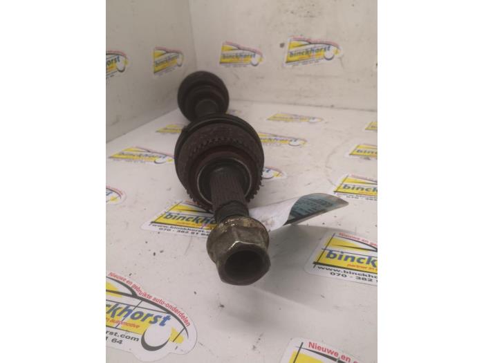 Gebruikte Aandrijfas links-voor Nissan Almera (N16) 2.2 Di 16V Prijs € 52,50 Margeregeling aangeboden door Binckhorst BV