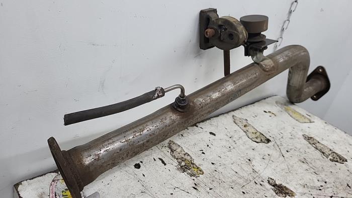 Uitlaat Tussenpijp van een Suzuki Grand Vitara II (JT) 1.9 DDiS 2007