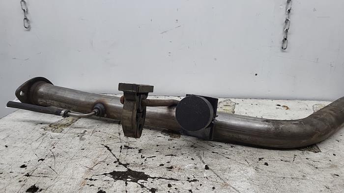 Uitlaat Tussenpijp van een Suzuki Grand Vitara II (JT) 1.9 DDiS 2007