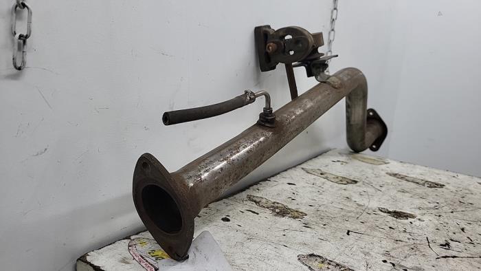 Uitlaat Tussenpijp van een Suzuki Grand Vitara II (JT) 1.9 DDiS 2007