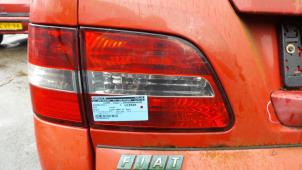 Gebruikte Achterlicht links Fiat Stilo MW (192C) 1.6 16V Prijs € 21,00 Margeregeling aangeboden door Binckhorst BV