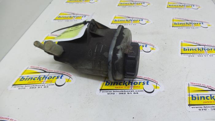 Gebruikte Servo Oliereservoir Ford Mondeo III 2.0 TDCi 130 16V Prijs € 10,50 Margeregeling aangeboden door Binckhorst BV