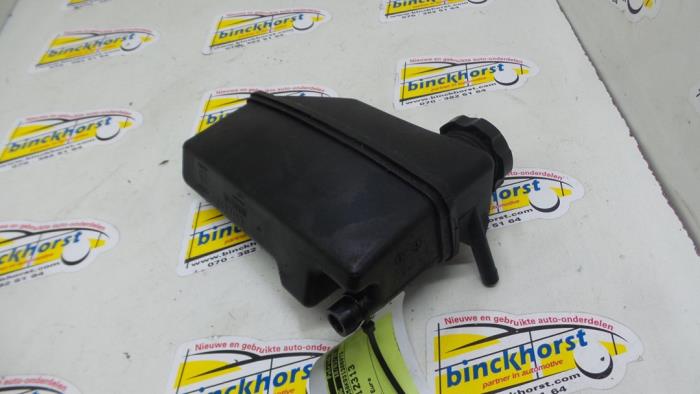 Gebruikte Servo Oliereservoir Volvo S80 (TR/TS) 2.4 T Turbo 20V Prijs € 21,00 Margeregeling aangeboden door Binckhorst BV