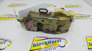 Gebruikte Portierslot Mechaniek 4Deurs rechts-voor Ford Mondeo II 1.8i 16V Prijs € 30,45 Margeregeling aangeboden door Binckhorst BV