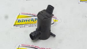 Gebruikte Ruitensproeierpomp achter Toyota Avensis Verso (M20) 2.0 16V VVT-i D-4 Prijs € 15,75 Margeregeling aangeboden door Binckhorst BV