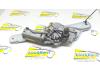 Ruitenwissermotor achter van een Seat Alhambra (7V8/9), 1996 / 2010 2.0, MPV, Benzine, 1.984cc, 85kW (116pk), FWD, ADY; EURO2, 1996-03 / 2000-02, 7V8; 7V9 1998