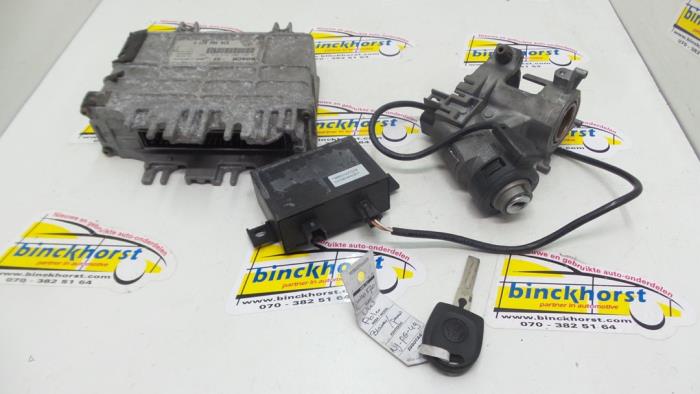 Gebruikte Kontaktslot + computer Volkswagen Polo III (6N1) 1.4i 60 Prijs € 72,45 Margeregeling aangeboden door Binckhorst BV