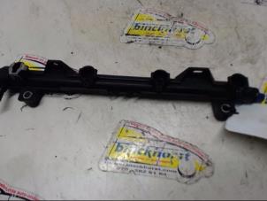 Gebruikte Injector brug Volkswagen Polo IV (9N1/2/3) 1.4 16V Prijs € 26,25 Margeregeling aangeboden door Binckhorst BV