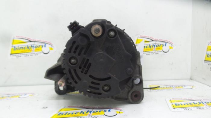 Dynamo van een Volkswagen Vento (1H2) 1.8 i 1997