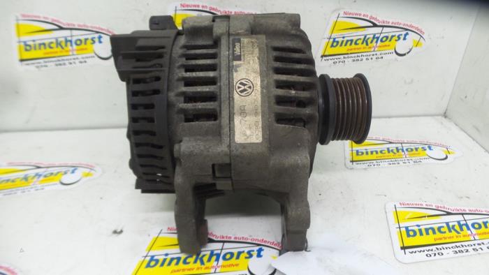 Dynamo van een Volkswagen Vento (1H2) 1.8 i 1997