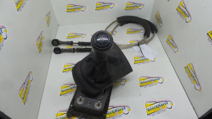 Versnellingspook van een Seat Ibiza III (6L1) 1.2 12V 2006