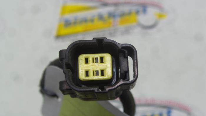 Lambda Sonde van een Mazda 626 (GW19) 2.0i 16V GLX 1999