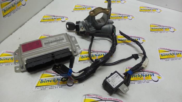Gebruikte Kontaktslot + computer Kia Shuma II 1.6 16V Prijs € 131,25 Margeregeling aangeboden door Binckhorst BV