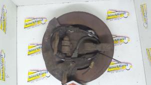 Gebruikte Fusee rechts-voor Opel Omega B Caravan (21/22/23) 2.0i 16V Prijs € 52,50 Margeregeling aangeboden door Binckhorst BV