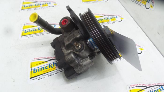Gebruikte Pomp Servo Kia Shuma II 1.6 16V Prijs € 78,75 Margeregeling aangeboden door Binckhorst BV